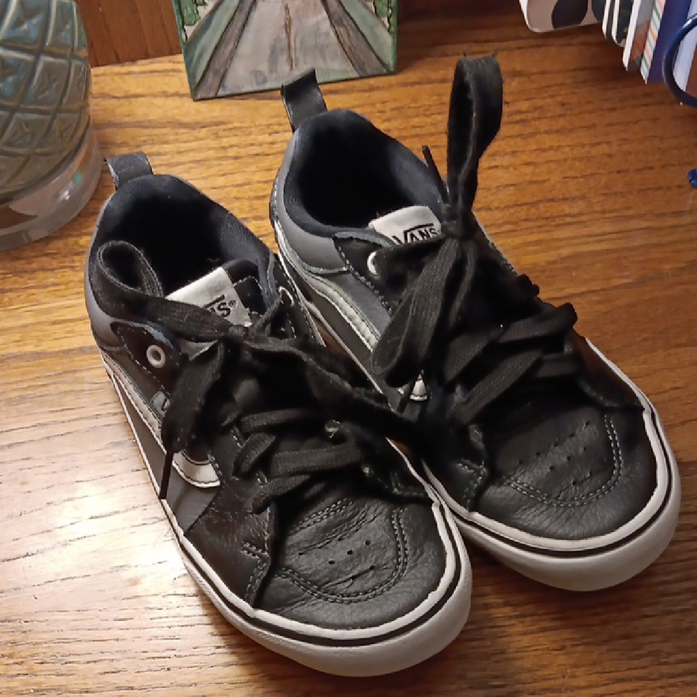 Vans Old Skool Kids Black and White Sneakers Size 1